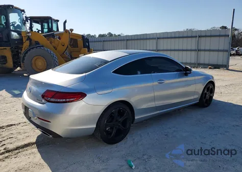 2017 Mercedes-Benz C 300 4Matic z USA, uszkodzony, nr VIN WDDWJ4KB3HF337581